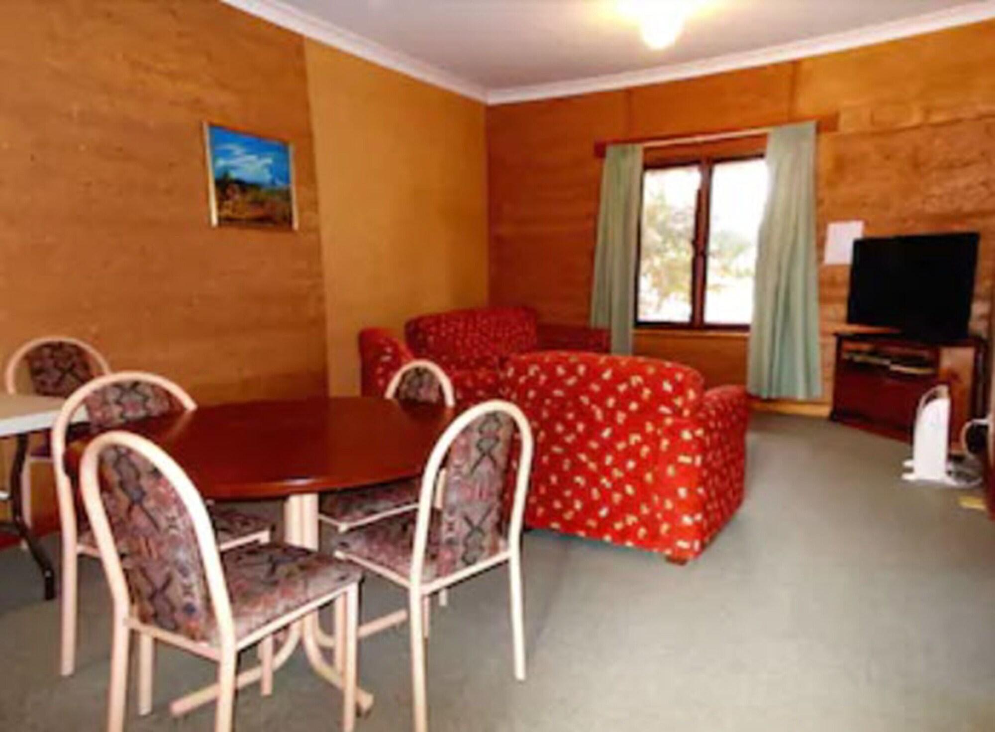 Mud Hut Motel Coober Pedy Ngoại thất bức ảnh