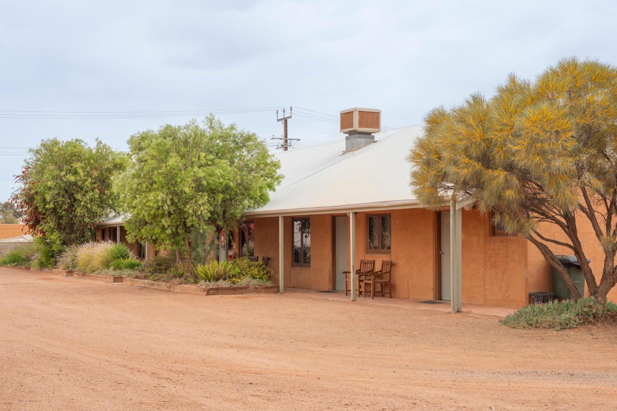 Mud Hut Motel Coober Pedy Ngoại thất bức ảnh