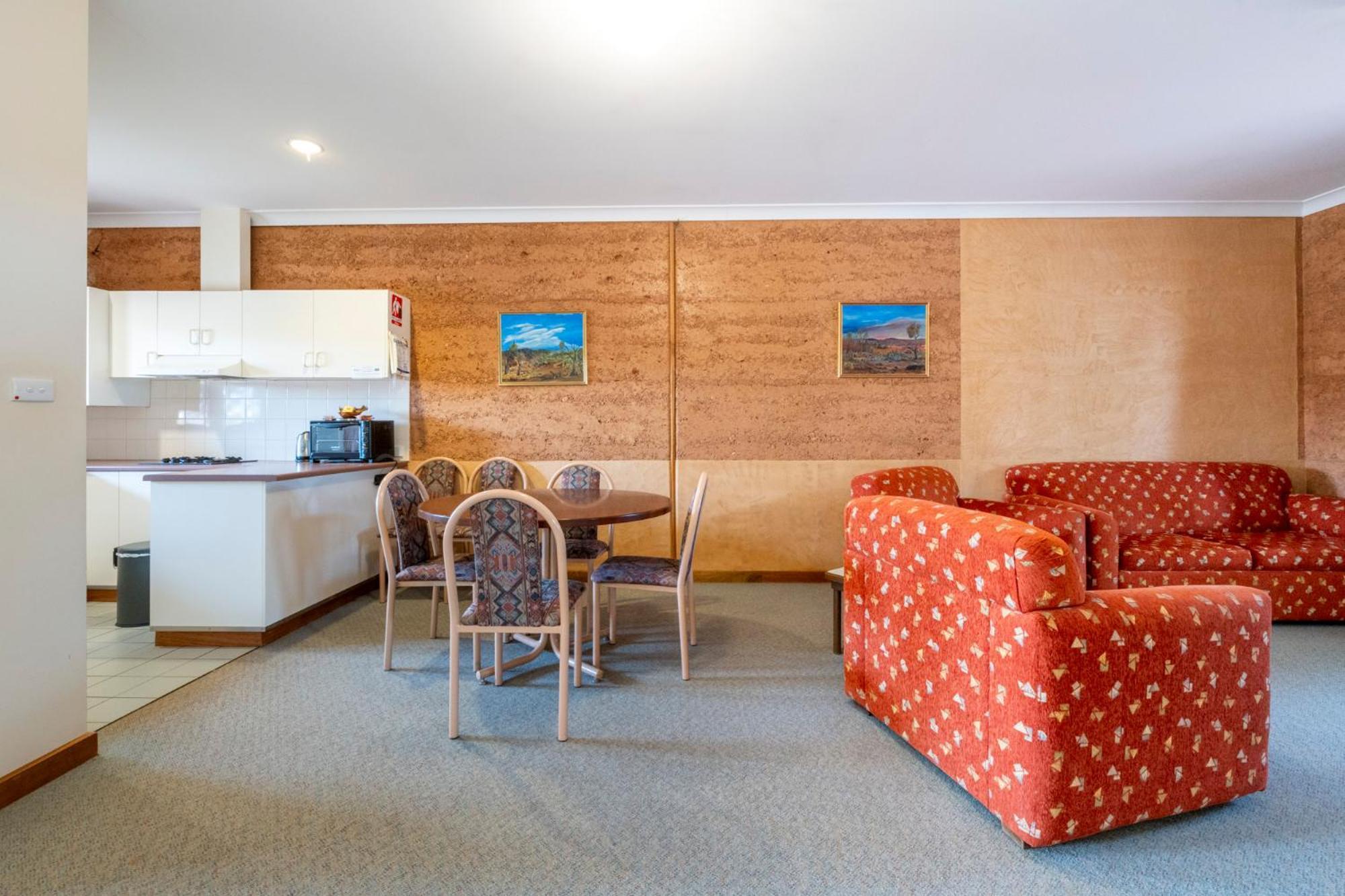 Mud Hut Motel Coober Pedy Ngoại thất bức ảnh