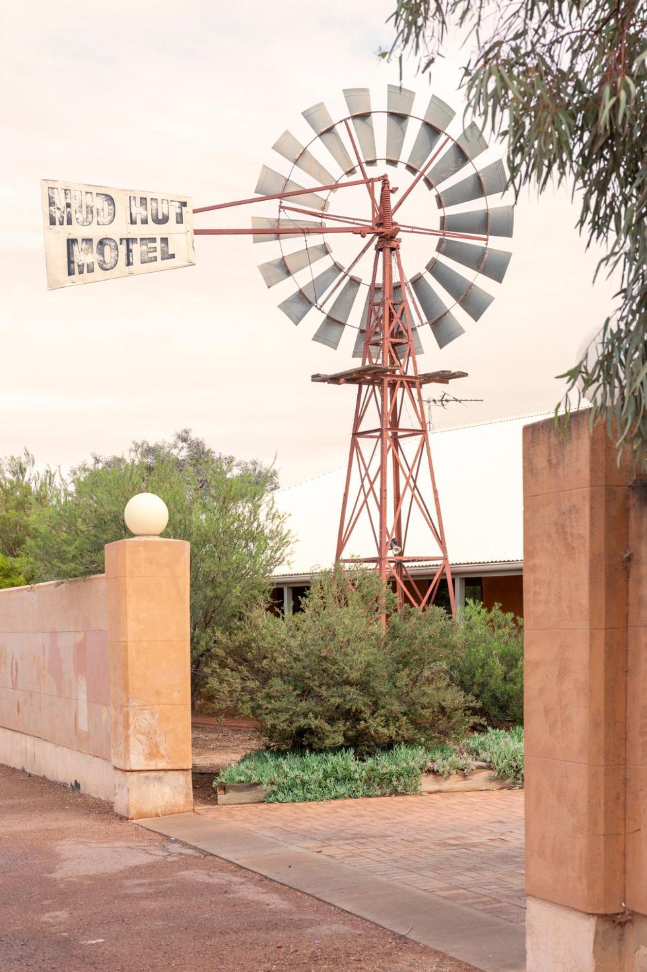 Mud Hut Motel Coober Pedy Ngoại thất bức ảnh