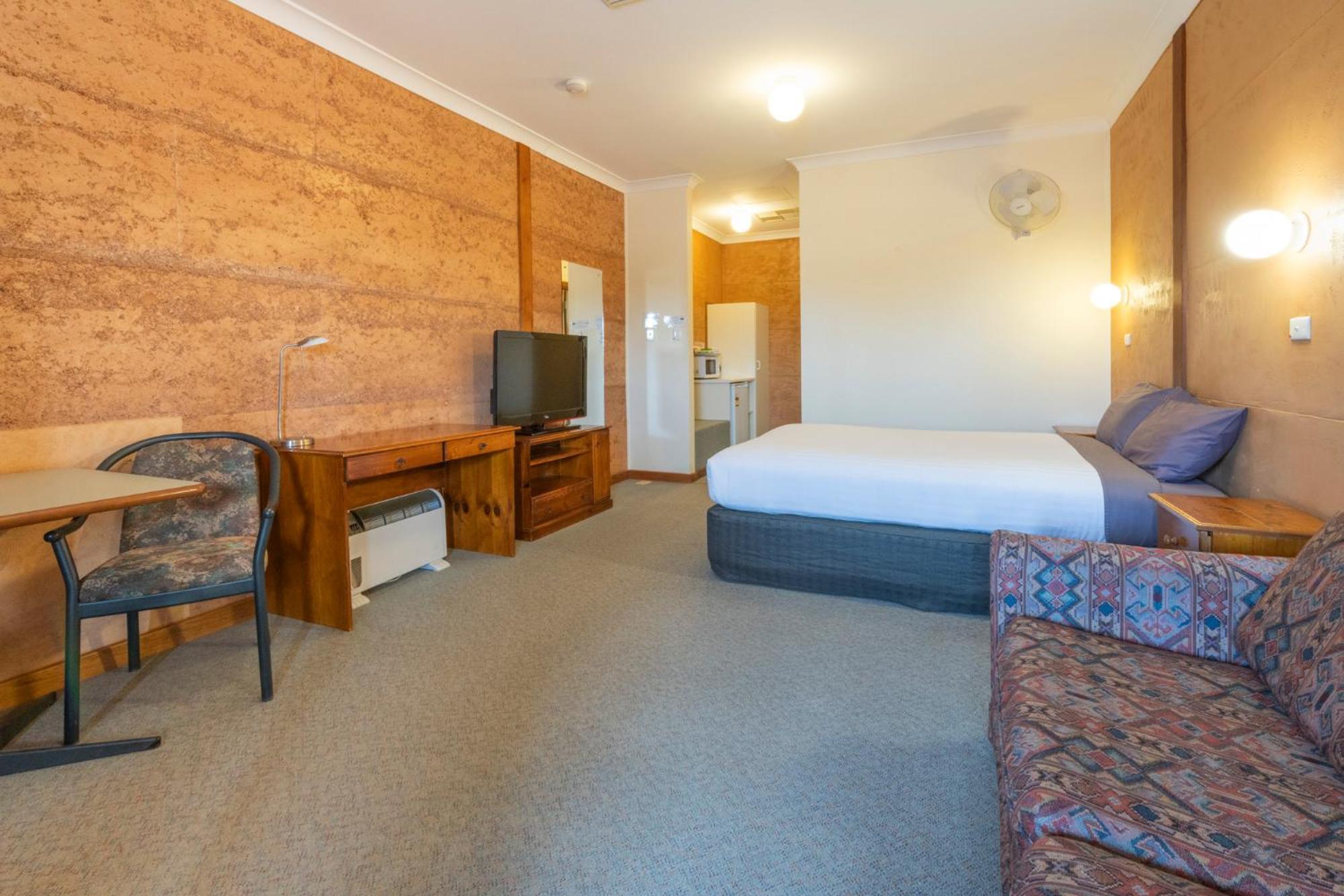 Mud Hut Motel Coober Pedy Ngoại thất bức ảnh