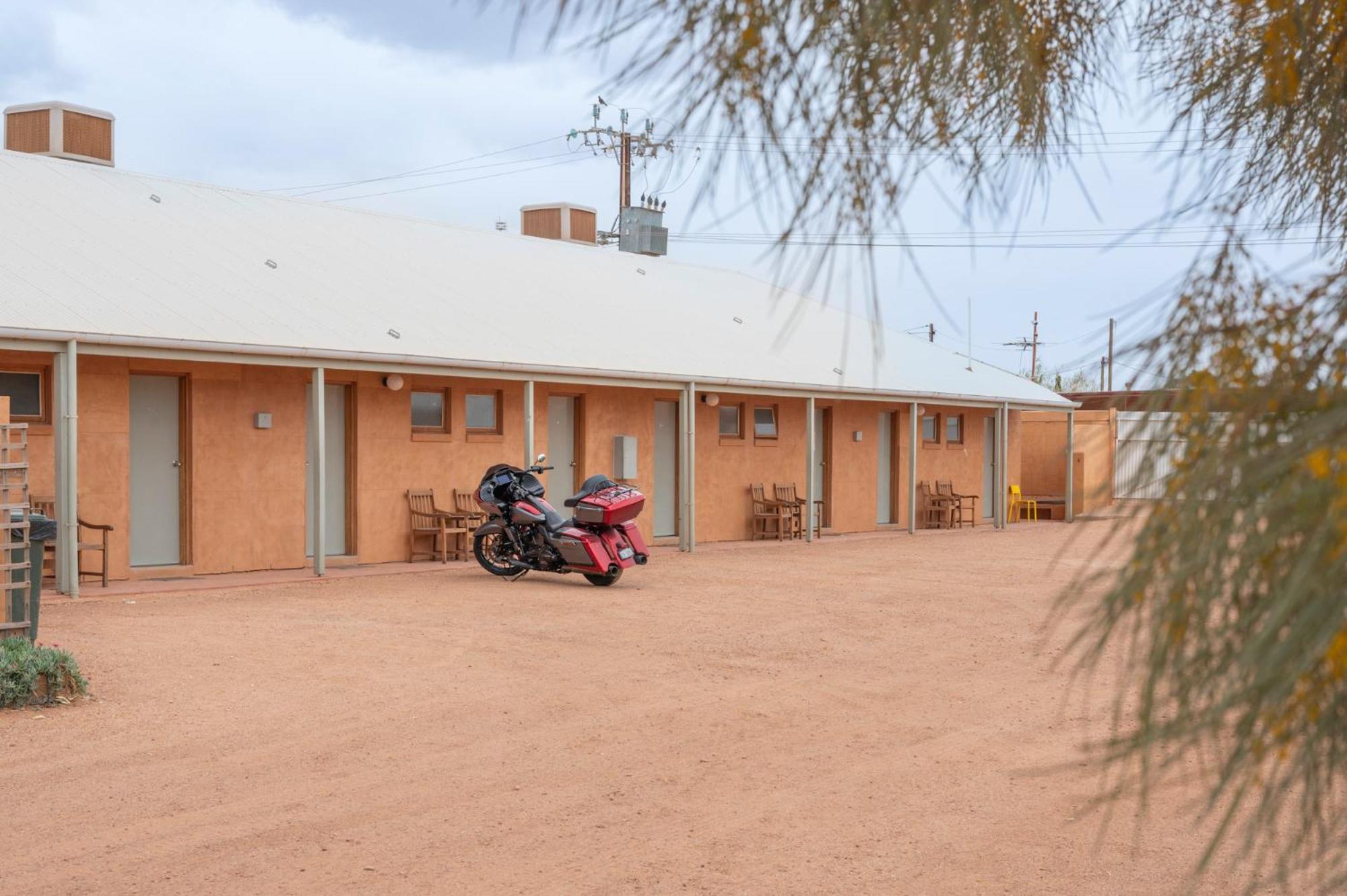 Mud Hut Motel Coober Pedy Ngoại thất bức ảnh