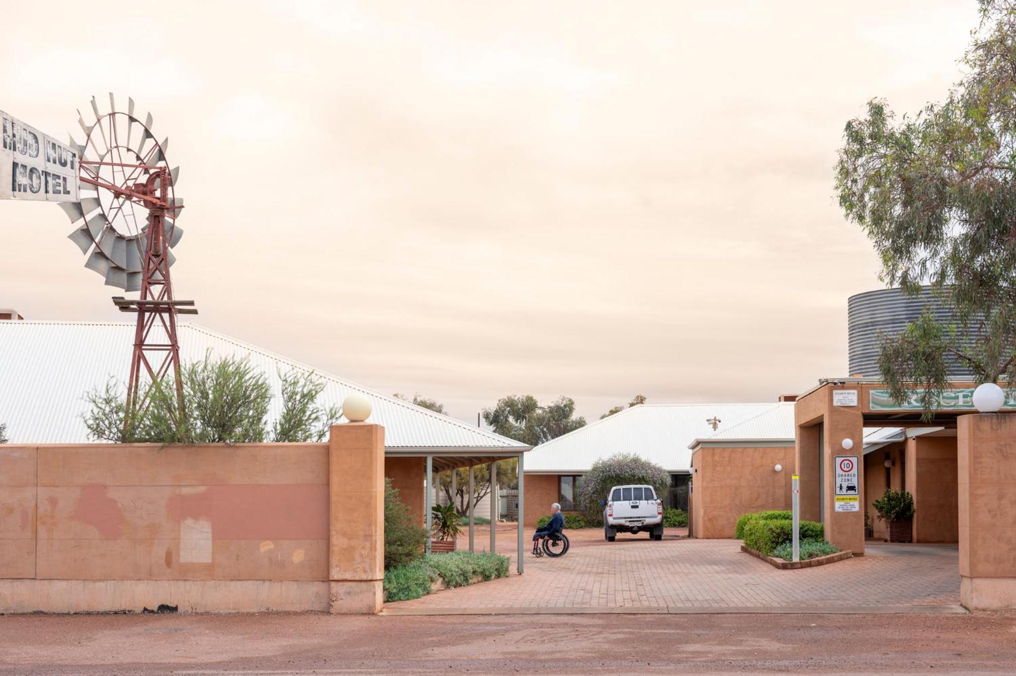 Mud Hut Motel Coober Pedy Ngoại thất bức ảnh