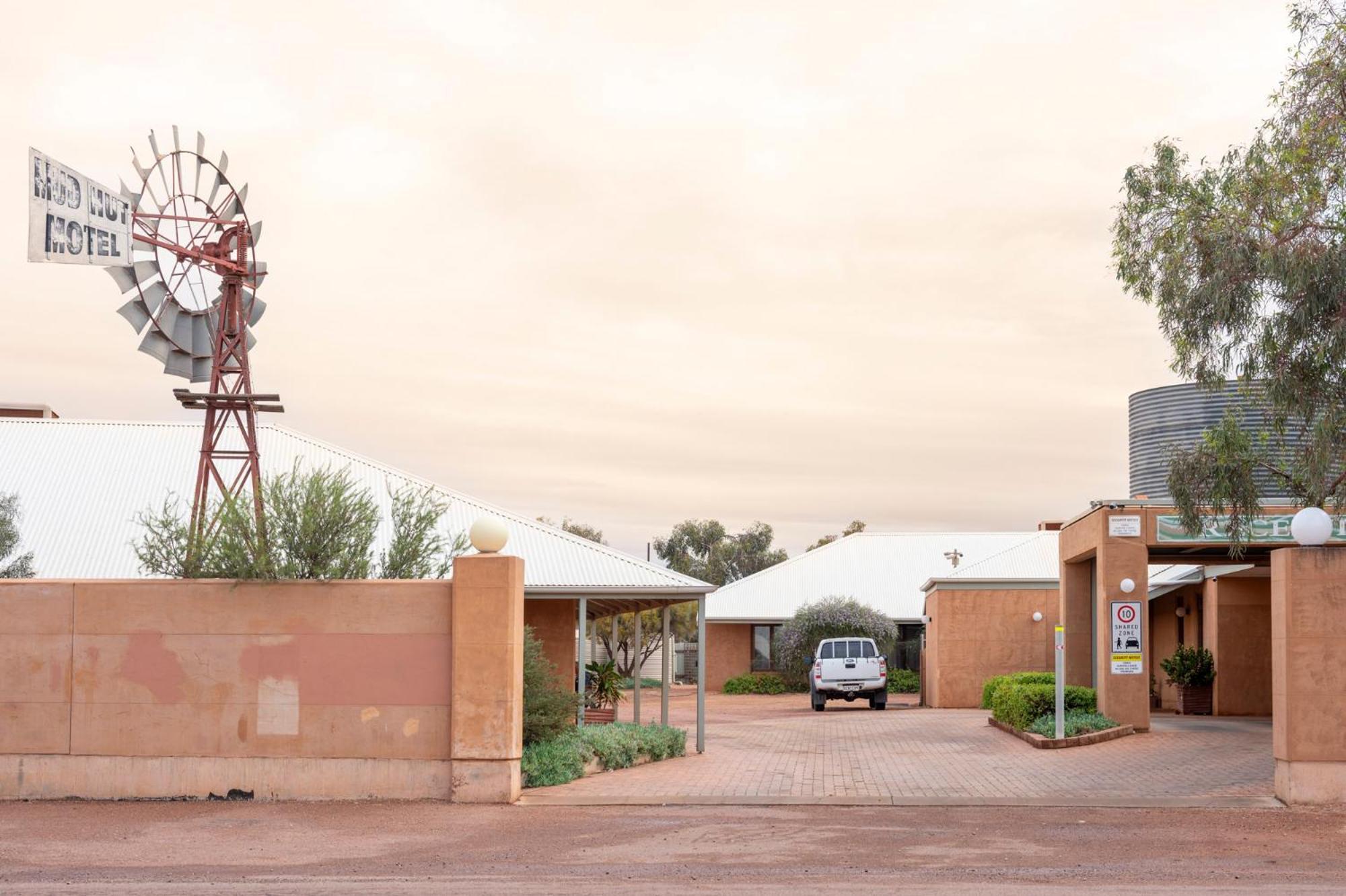 Mud Hut Motel Coober Pedy Ngoại thất bức ảnh