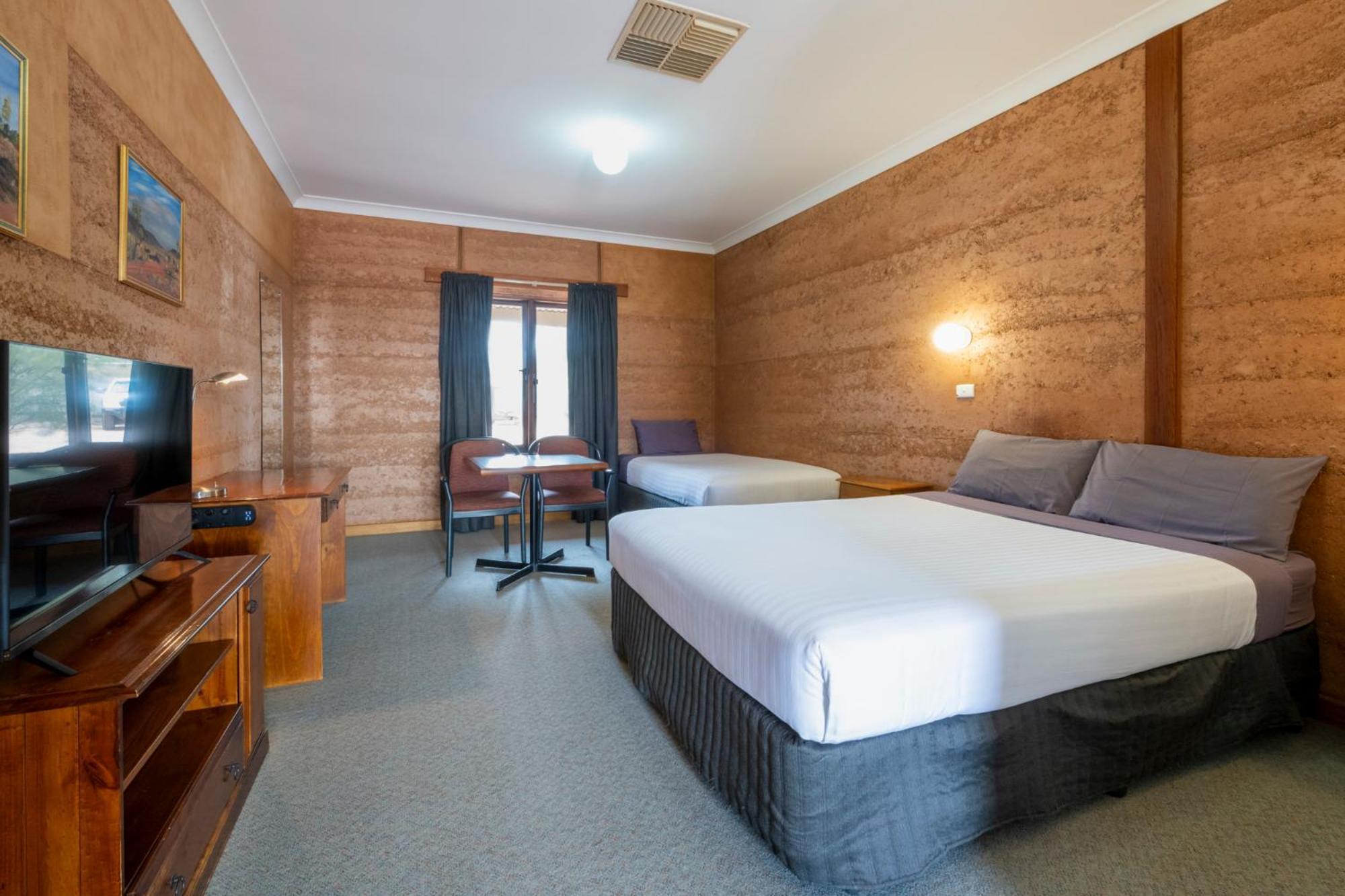 Mud Hut Motel Coober Pedy Ngoại thất bức ảnh