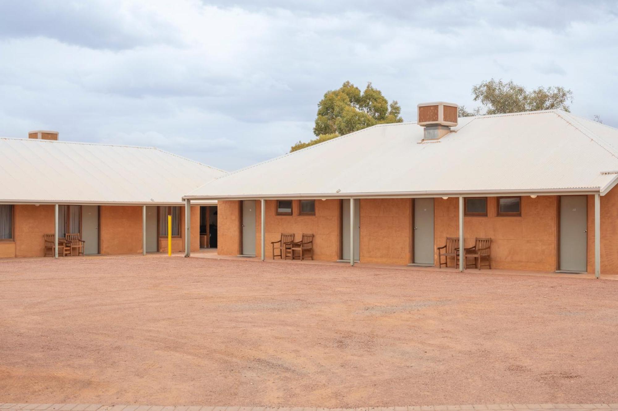 Mud Hut Motel Coober Pedy Ngoại thất bức ảnh