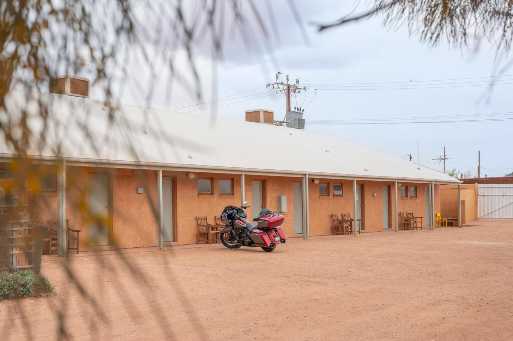 Mud Hut Motel Coober Pedy Ngoại thất bức ảnh