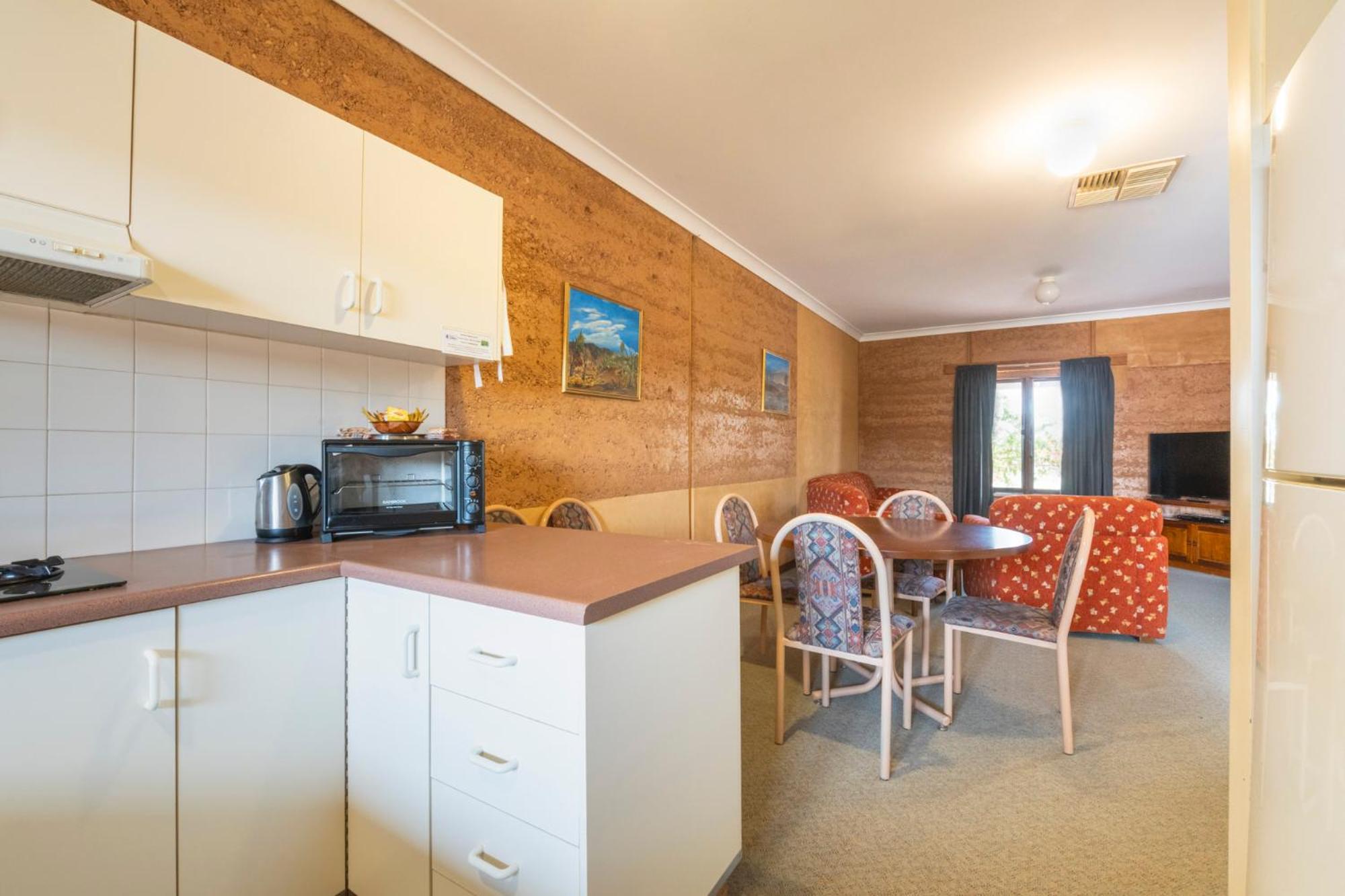 Mud Hut Motel Coober Pedy Ngoại thất bức ảnh